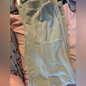 Aerie green wide leg sweats
New never worn